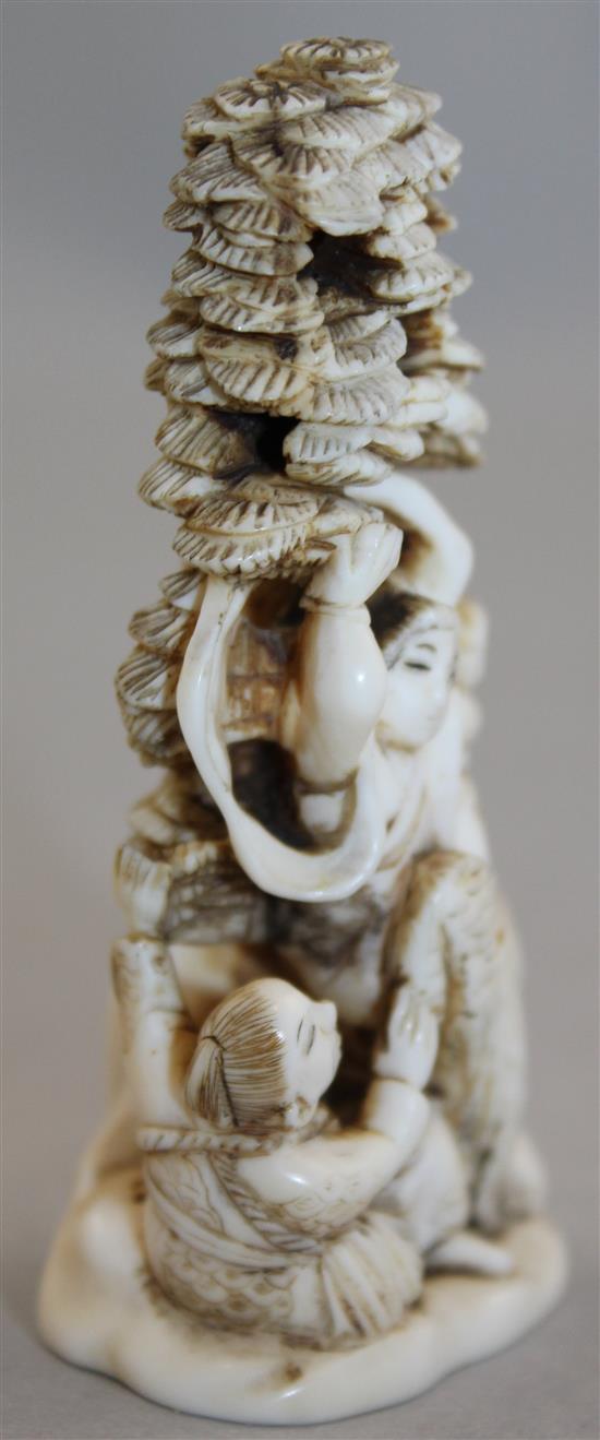 A Japanese ivory okimono netsuke, early 20th century, 7.7cm